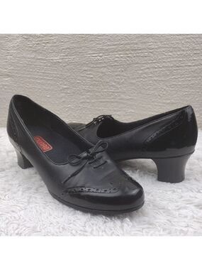 Munro American Black Leather Patent Wing Tip Almond Toe Lace Up Oxford Heel Shoe